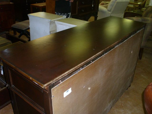 DRESSER