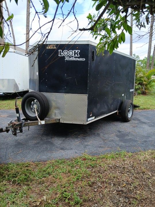 6 X 10 Enclosed Trailer With Registration