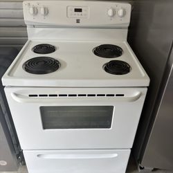 White Electric Stove and Oven w/Coil Burners