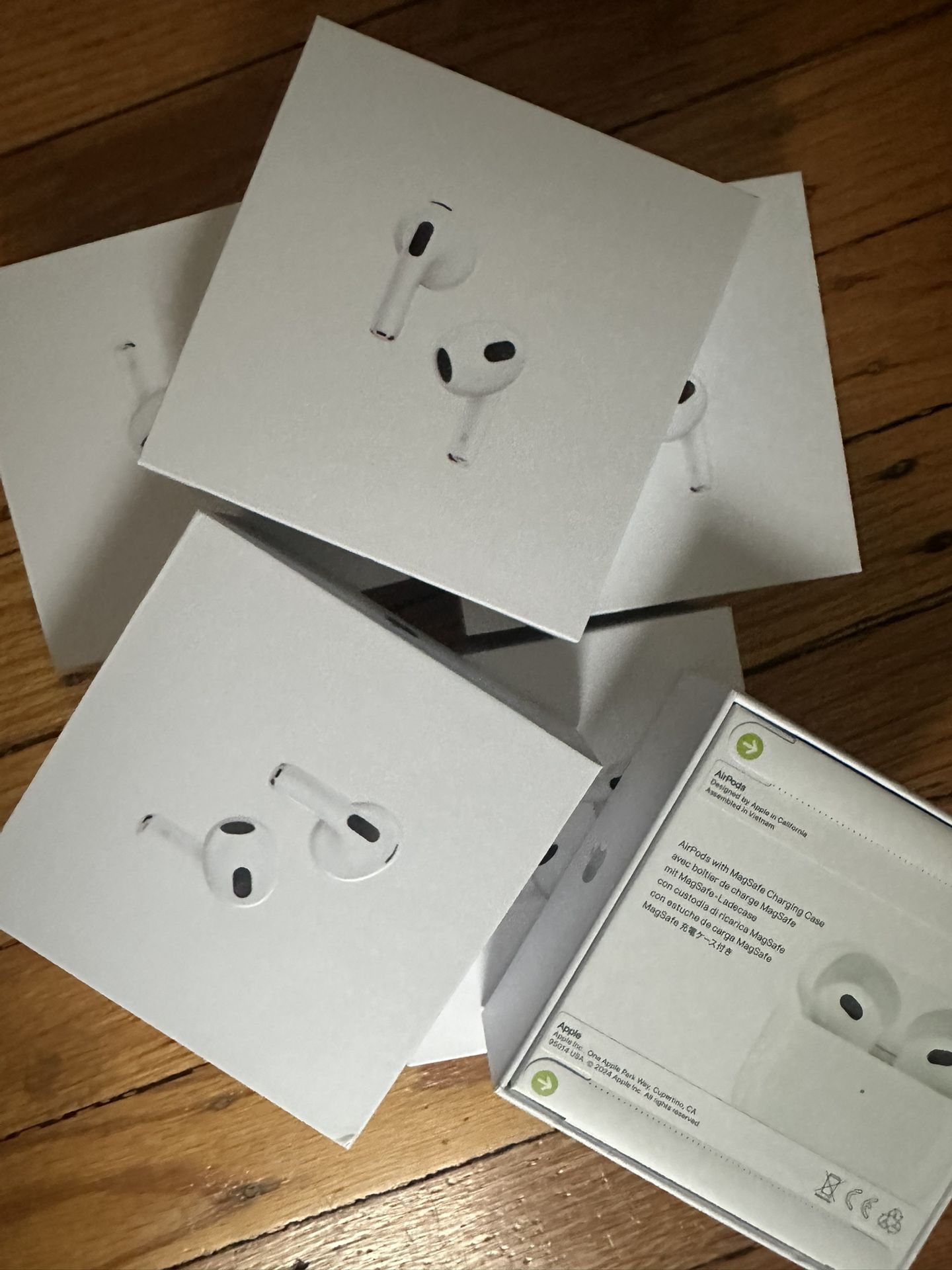 ā
Brand New Apple AirPods Gen 3 (MagSafe) ā Sealed