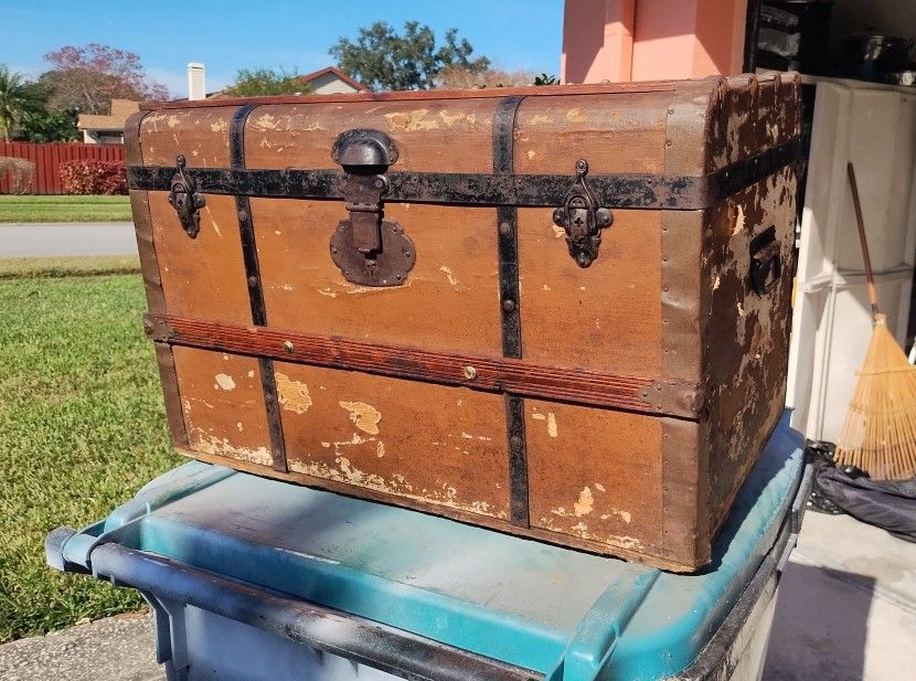 Antique Steamer Chest Trunk 