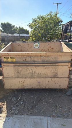 Metal trash trashcan
