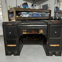 Desk / Vanity      -        Escritorio/ Tocador 