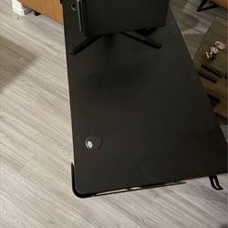 Monitor Samsung, monitor DELL gaming desk, chair, keyboard HyperCard