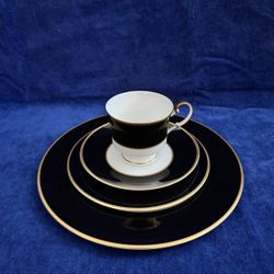 Vintage Plate/Dinnerwear 20 Piece Set - Mikasa Onyx Fine Bone China