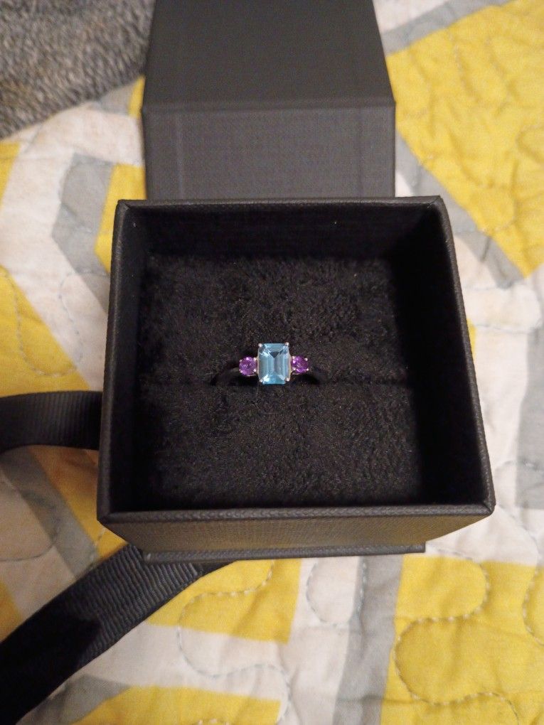 Beautiful Gold Ring , A Great Gift For You Lady In Your Life