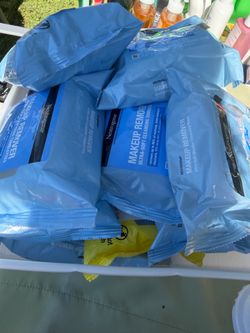 Makeup wipes & makeup