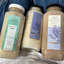 Bath & body Works bath soak with vitamin