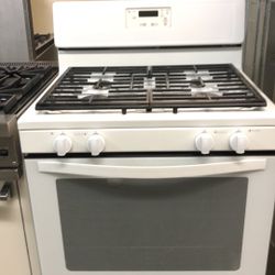 Whirlpool Gas Stove 30”Wide In White With Heavy Duty Grates 