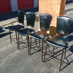 Master Craftsman 4 Piece High Rise Black Counter High Bar Stool Set.