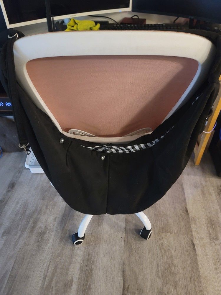 Dog/ Cat Carrier With Leash