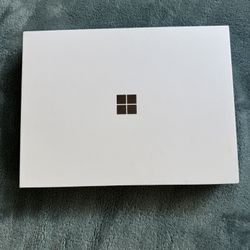 Microsoft Surface Laptop, Copilot+ PC 13" Pls/16/256 - Platinum