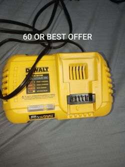 DEWALT DCB118 20V 8-Amp Fast Charger
