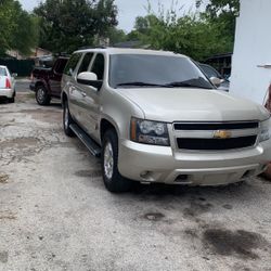 2013 Chev Suburban 