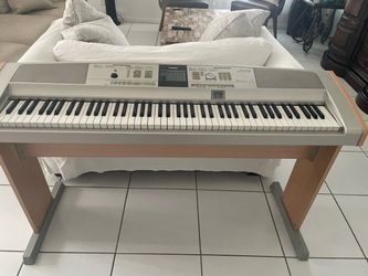 Yamaha PortaGrand Digital Piano with Stand