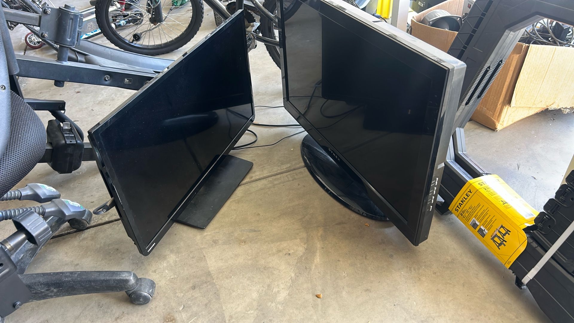 HD TV’s, Non Smart One Has A Chromecast Attached To It. 