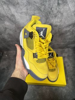 Jordan 4 Lightning Size 9