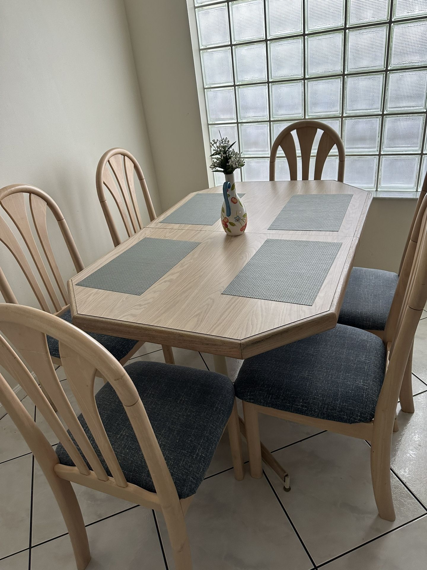 Kitchen Table And 6 Chairs