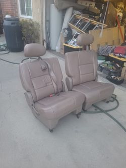 Sienna XLE 2011 Backseats
