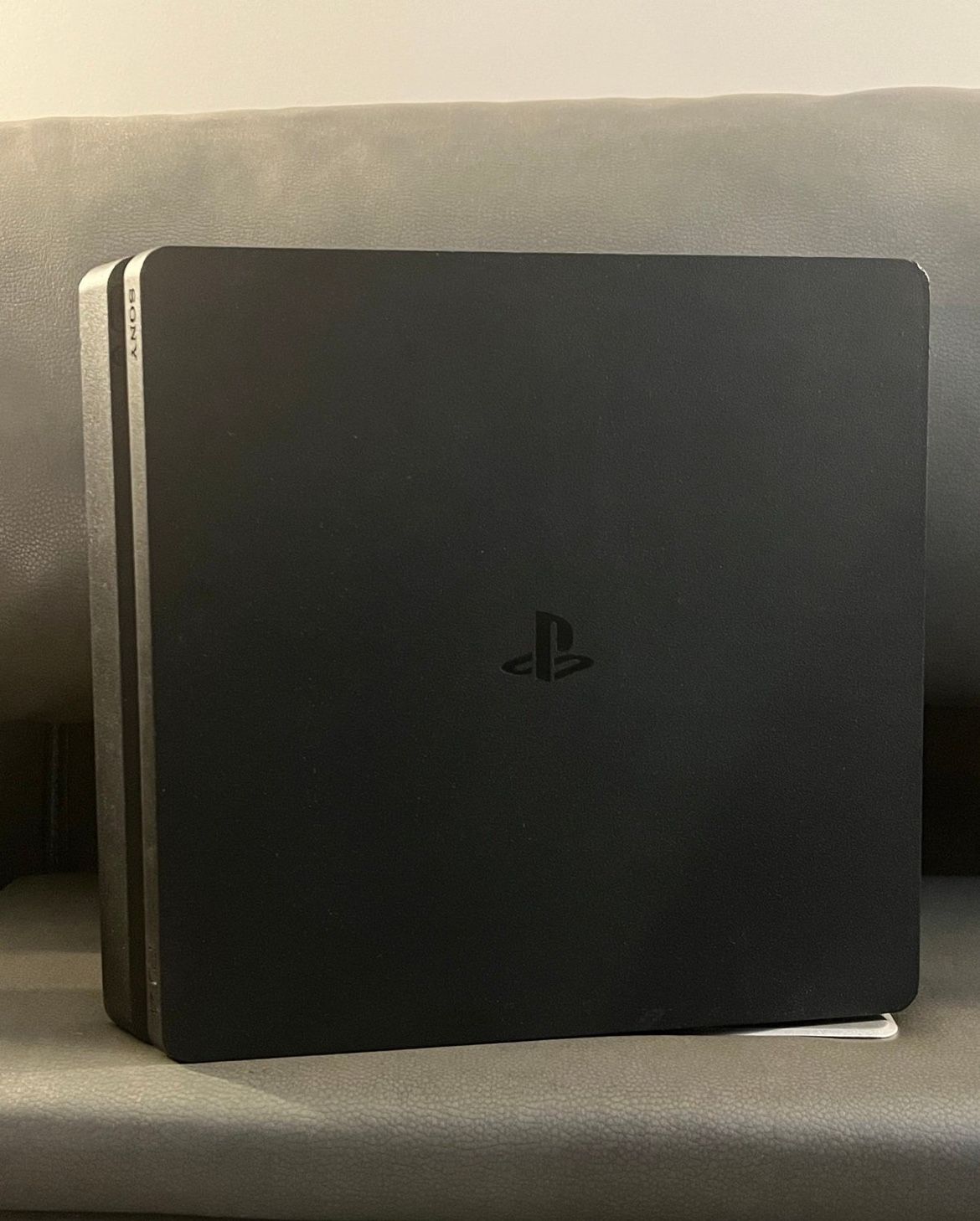 Ps4 Slim with controller