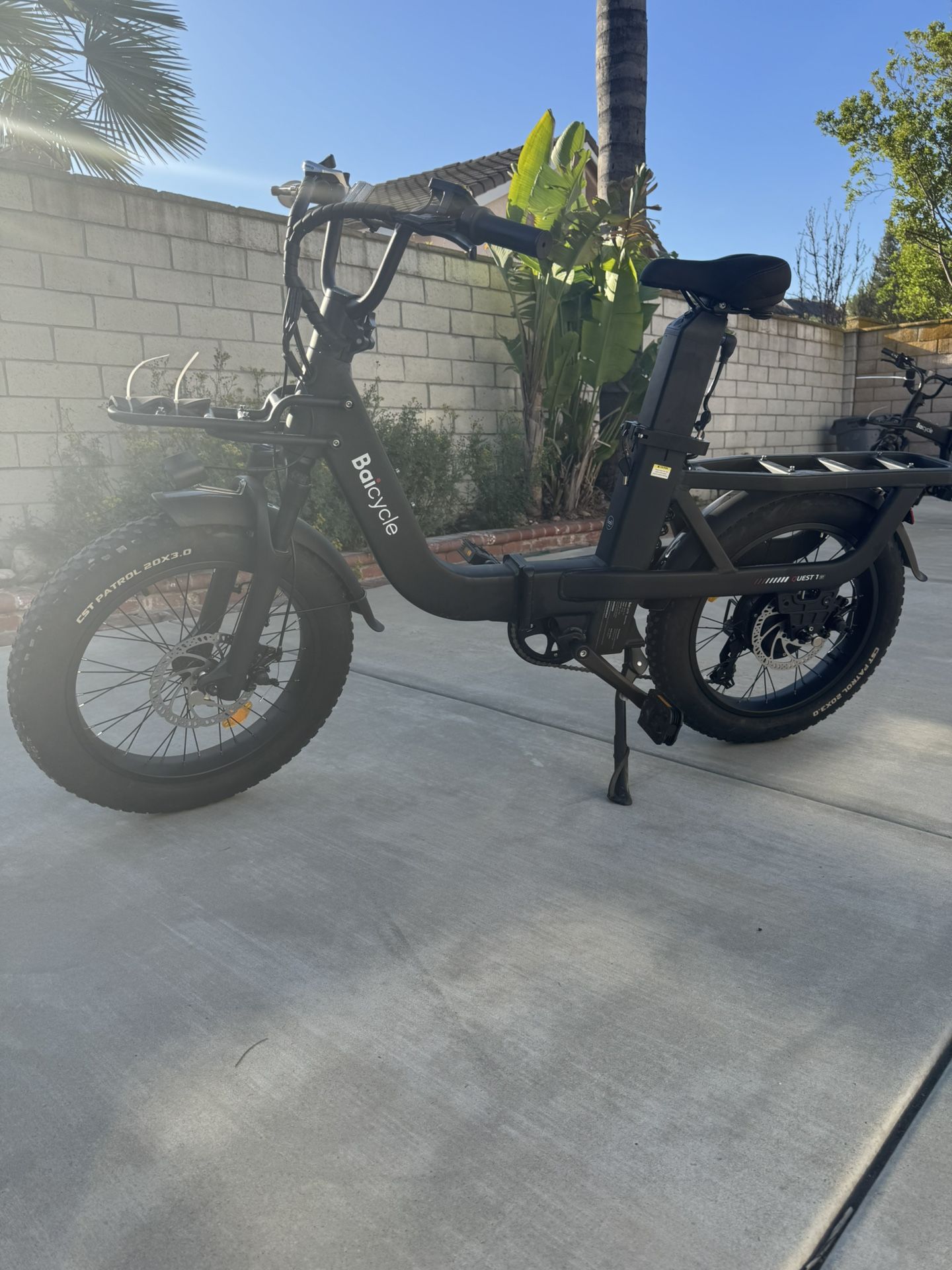 Folding electric bicycle