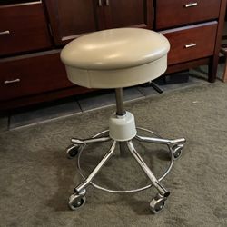 Adjustable, Sturdy Medical Chair