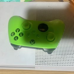 Xbox S system and controller
