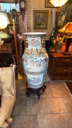 Beautiful handpainted, gold leaf, extra large Chinese vase