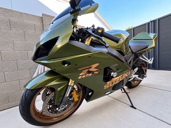 2005 Suzuki GSX-R 600 Sport Motorcycle