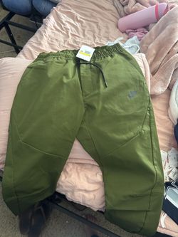 Men Nike tech fleece