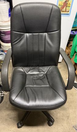 Desk chair with arms