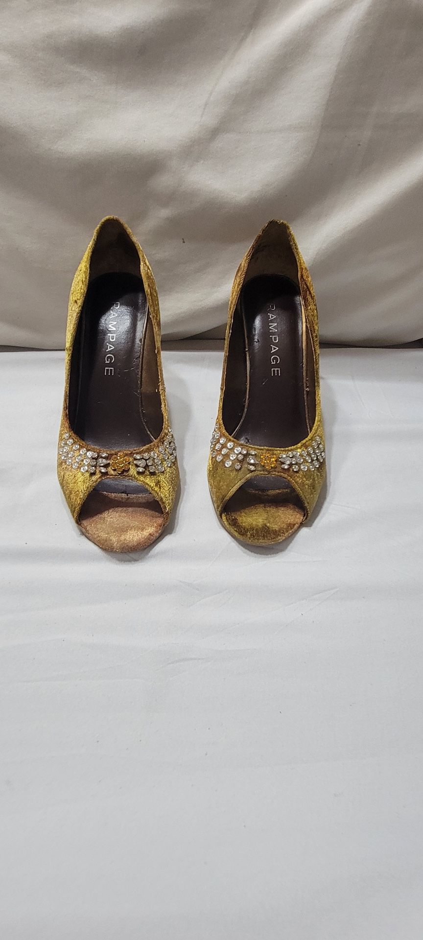 Womens Olive Velvet heels size 7