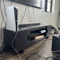 TV STAND / MEDIA TABLE 