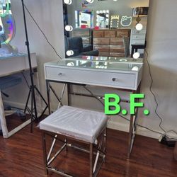 🌐 Vanity Set, Mirror, Desk And Chair, New In The Box.