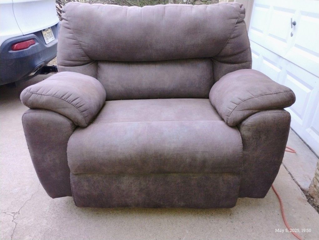 Electric Reclining Loveseat