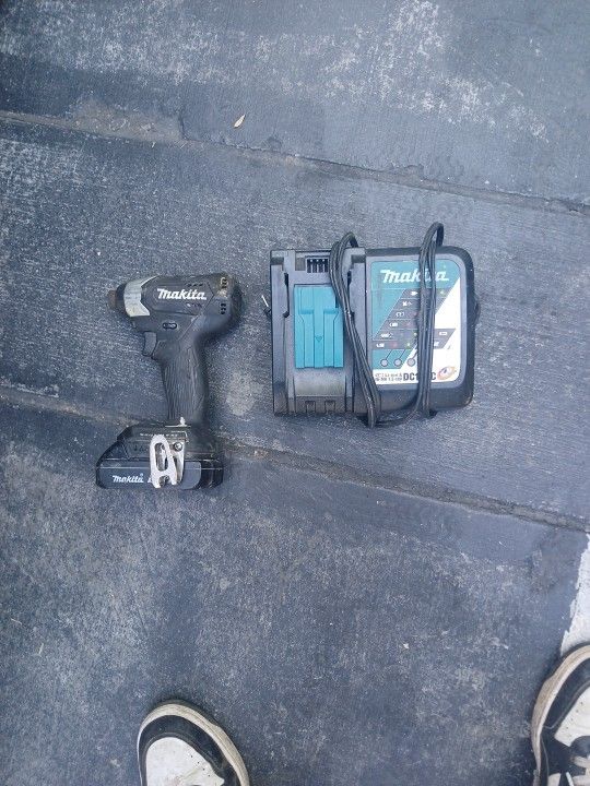 Makita Impact Drill& Charger