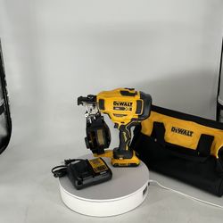 Dewalt 20V MAX Lithium-Ion 15-Degree Electric Cordless Roofing Nailer Kit with 2.0Ah Battery Charger and Bag 