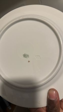 Luncheon Plate white with gold trim