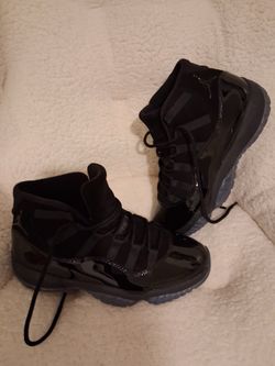 SIZE 9 1/2 MEN REPS 140$