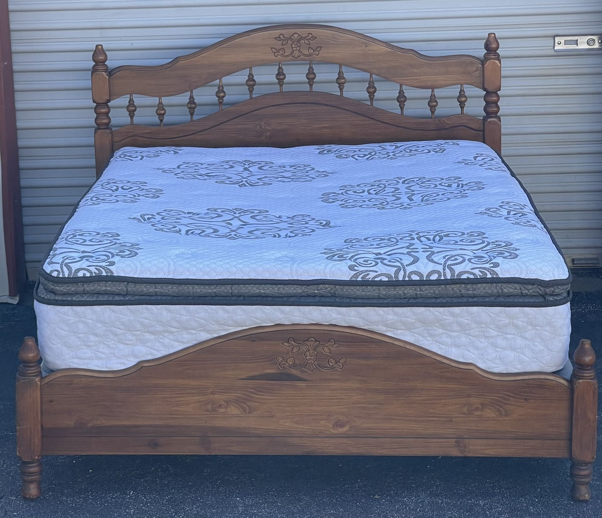 Queen Size Bed with Pillowtop Mattress Set