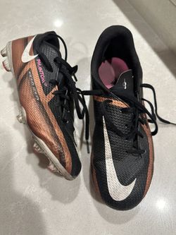 Girls 4.5 Youth soccer Shoes