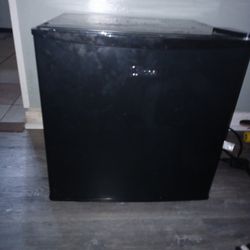 Mini fridge $50 OBO