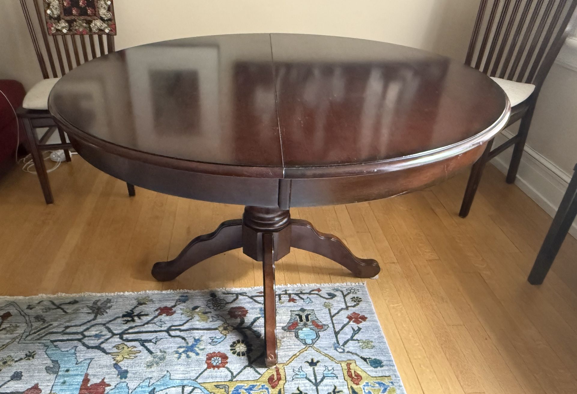 46 Inch Dining Table Includes 2 /20 Inch Leaves Like New