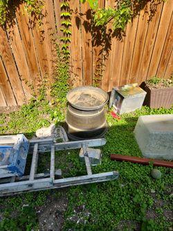 4 large pots for large plants and trays for water collection on each