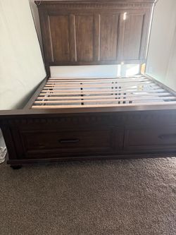 Cali King bed set with dresser and mirror