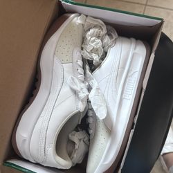 Women’s Puma Sneakers 