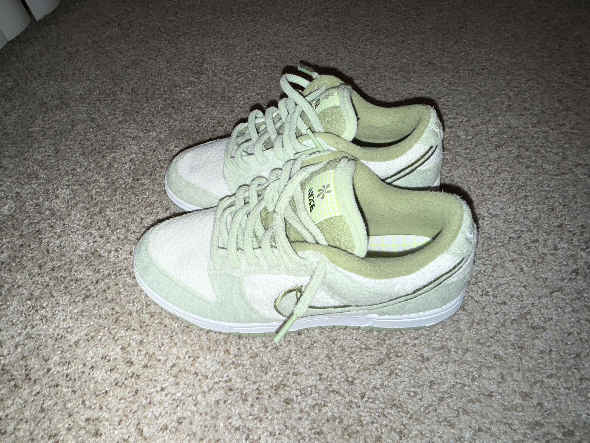 Wmns Dunk Low SE 'Fleece - Honeydew'