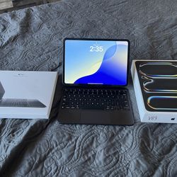 Apple iPad Pro 11..M4..256gb W/Magic Keyboard!