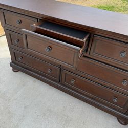 7 Drawer Dresser 