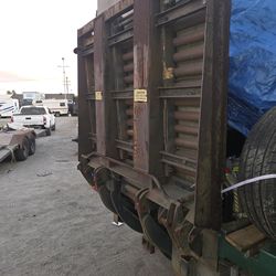 Plataforma con litf gate y redilas